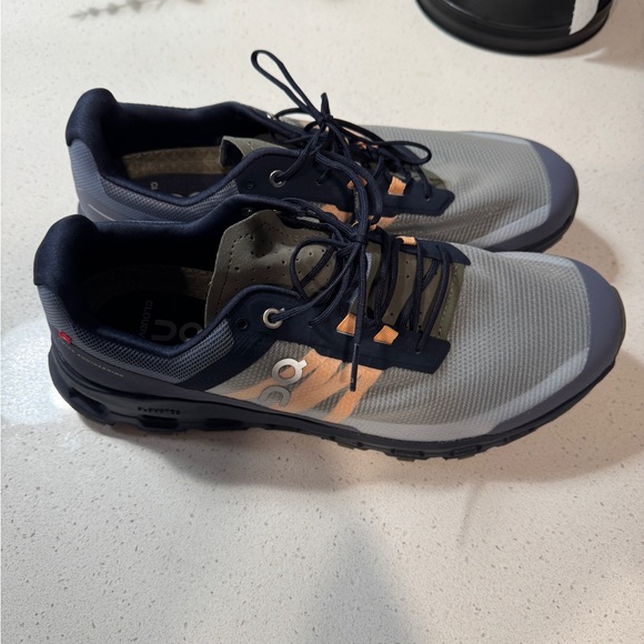 On Running Gray and Blue Athletic Shoes with Sleek Design - Picture 1 of 4